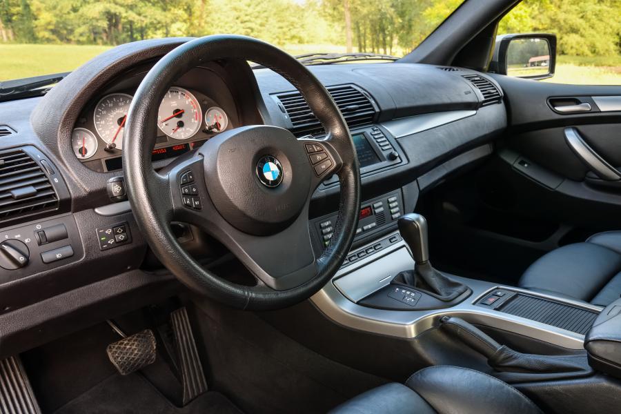 Интерьер BMW X5 4.8is 2004 года  (NA) (фото 42 из 73)